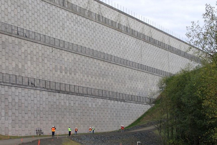 Airport tall tiered wall